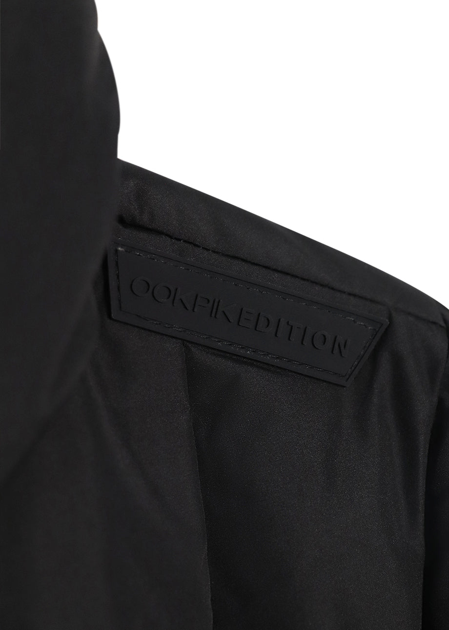 OOKPIK-RIVER-BLACK LOGO ON SHOULDER DETAIL